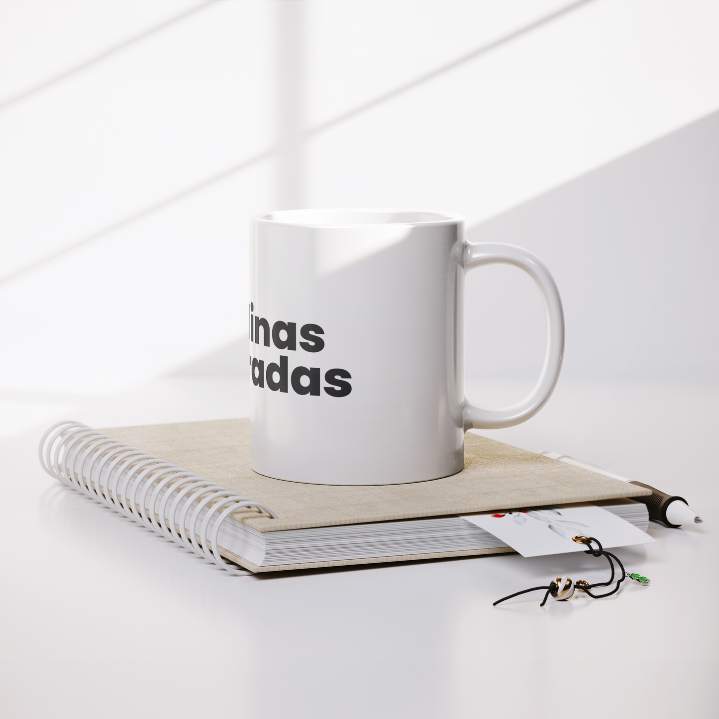 Taza_-_Catalinas_Ilustradas_Lifestyle_Notebook_Mockup.png