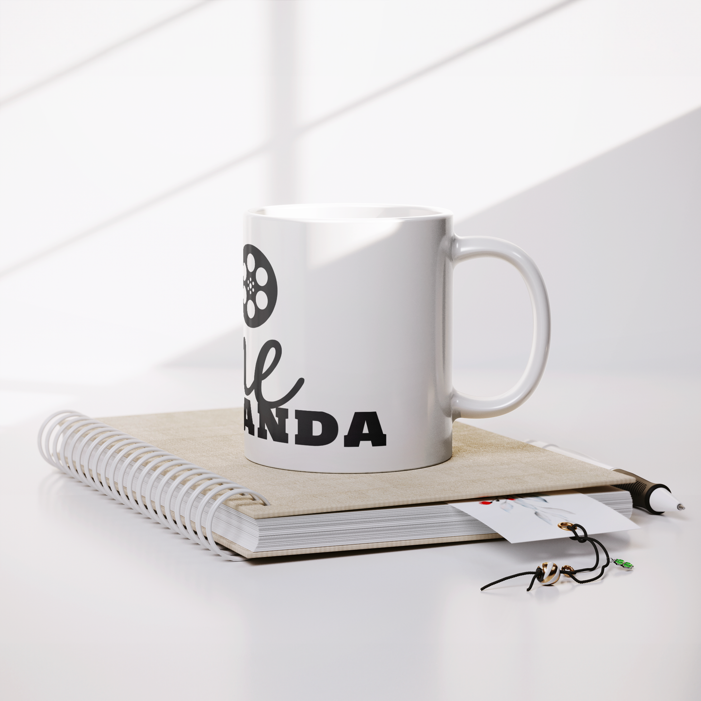 Taza_-_Cine_Platabanda_Lifestyle_Notebook_Mockup.png